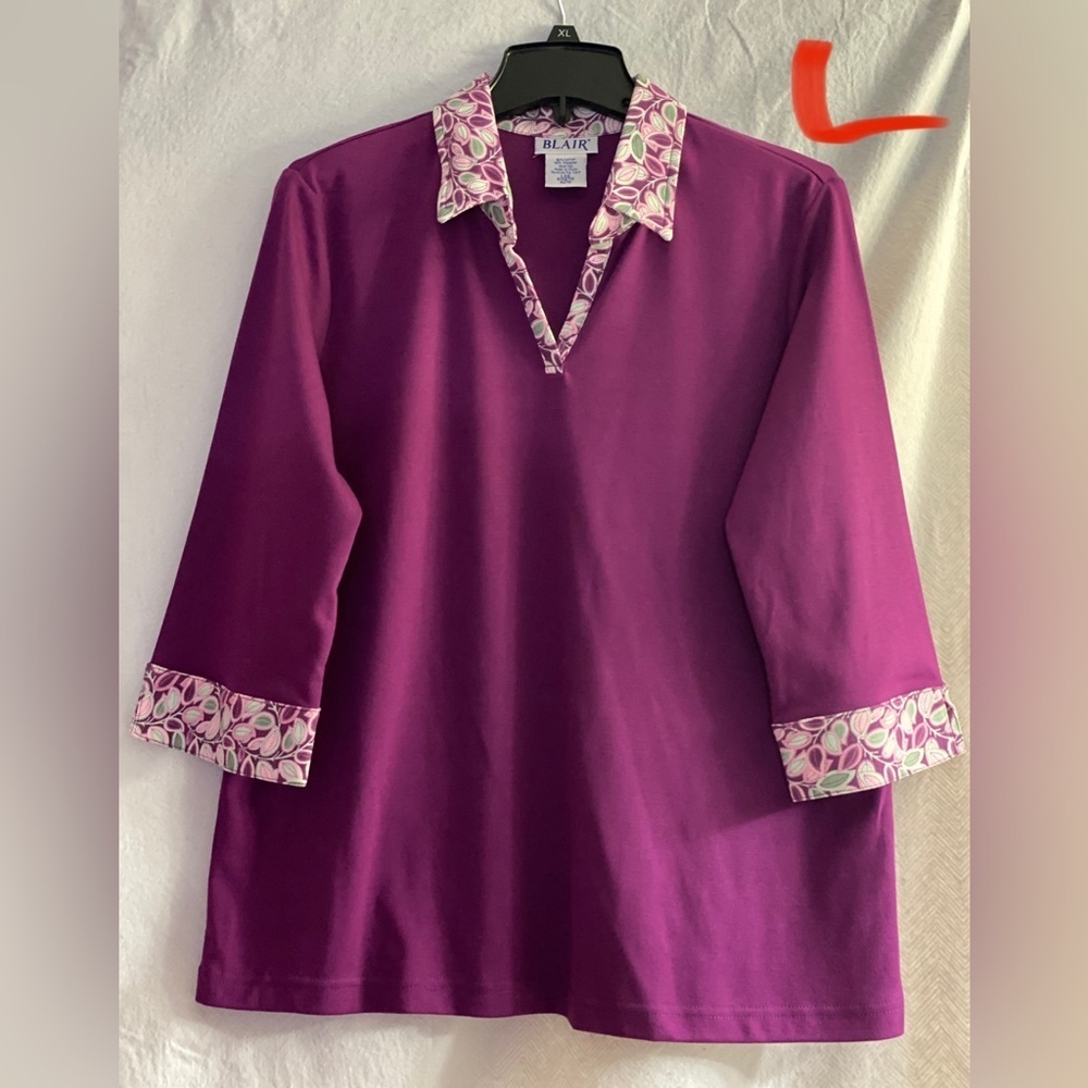 LADIES LARGE BOYSENBERRY & WHITE TOP WITH FLOWERS